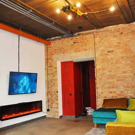 Апартаменти Arena Loft *